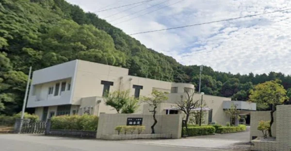 朝倉市甘木火葬場 梅香苑外観
